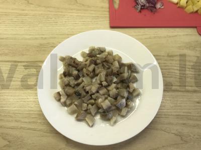 Silkės salotos su žirniais ir daržovėmis Žingsnis 2