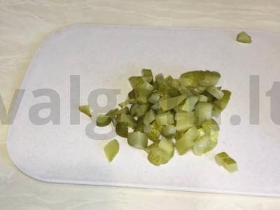 Vokietiškas bulvių salotas su raudonuoju svogūnu Žingsnis 1