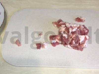 Vokietiškas bulvių salotas su raudonuoju svogūnu Žingsnis 3