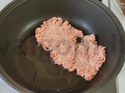 Greitas vakarienė iš šaldytų daržovių mišinio su sūriu Žingsnis 1