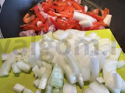 Troškinti daržovės su Briuselio kopūstais ir mėsa Žingsnis 2