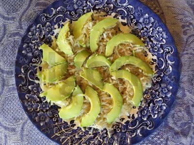 Salotas su salierų šaknimi, avokadu ir graikiniais riešutais Žingsnis 3