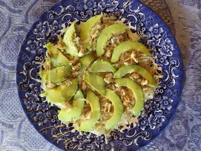 Salotas su salierų šaknimi, avokadu ir graikiniais riešutais Žingsnis 4