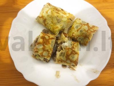 Kiaušinių ritinėliai su lęšiais ir svogūnais pagrindine nuotrauka