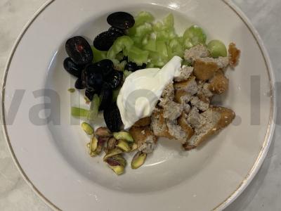 Salotos su vynuogėmis, pistacijomis ir nuggetais Žingsnis 6