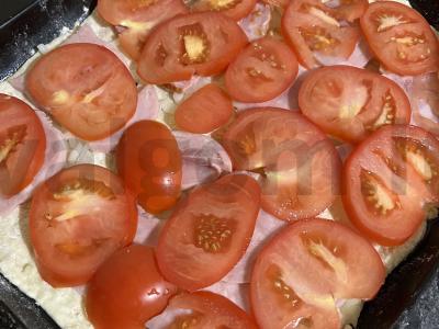 Pica su mocarela ir pomidorais Žingsnis 4