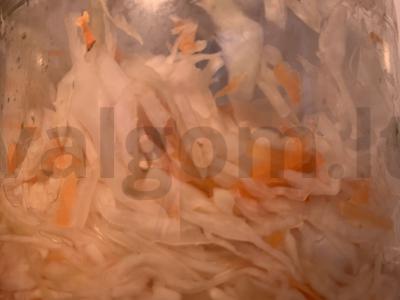 Vinegretas su raugintais kopūstais Žingsnis 4