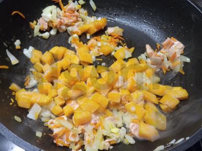 Makaronai su moliūgu ir žuvimi Žingsnis 3