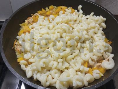 Makaronai su moliūgu ir žuvimi Žingsnis 4