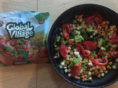 Kiaušiniai su daržovėmis ir žaliu svogūnu Žingsnis 1