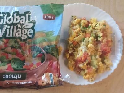 Kiaušiniai su daržovėmis ir žaliu svogūnu pagrindine nuotrauka