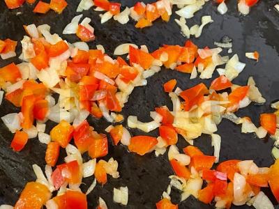 Kiaušiniai su paprikomis ir petražolėmis Žingsnis 2