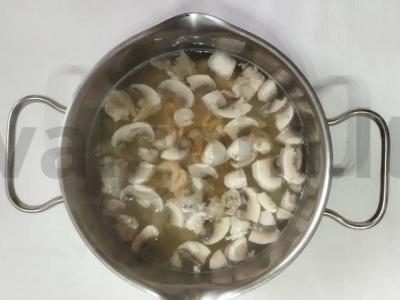 Greitas Tom Yum su pievagrybiais, vištiena ir jūros gėrybėmis Žingsnis 2