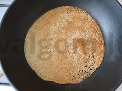 Blynų ritinys su obuoliais ir bananais Žingsnis 4