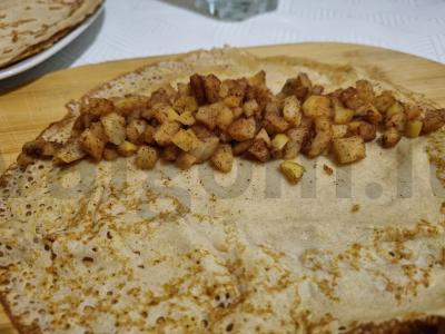 Blynų ritinys su obuoliais ir bananais Žingsnis 7