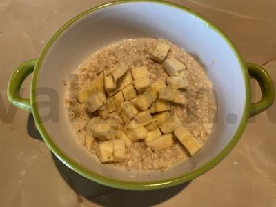 Avižinė košė su šaldytomis uogomis ir bananais Žingsnis 2