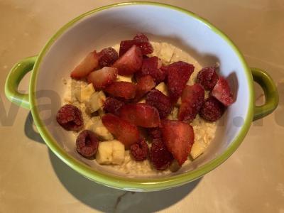 Avižinė košė su šaldytomis uogomis ir bananais Žingsnis 3