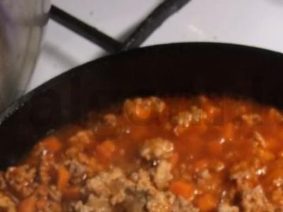 Mėsos lazanja su prieskoniais ir bešamelio padažu Žingsnis 3