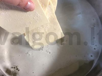 Mėsos lazanja su prieskoniais ir bešamelio padažu Žingsnis 4