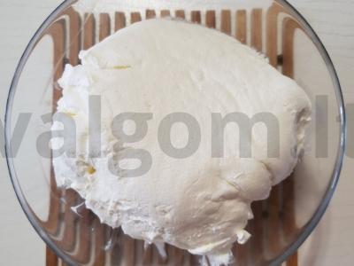 Švelnus naminis sūris iš grietinės pagrindine nuotrauka