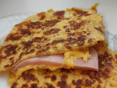 Avižų blynas su kalakutienos kumpiu pagrindine nuotrauka