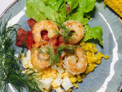 Lengvas salotas su krevetėmis ir kukurūzais pagrindine nuotrauka