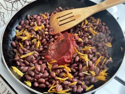 Tirštas pomidorų sriuba su pupelėmis Žingsnis 4