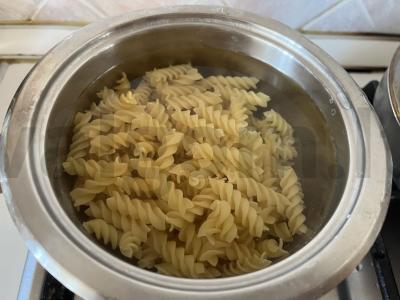 Sultingi makaronai su šonine sūrio padaže Žingsnis 1