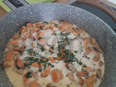 Rizoni su midijomis grietinėlės padaže Žingsnis 4