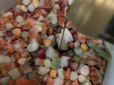 Aštuoni daržovės su kalakutienos dešrelėmis Žingsnis 3