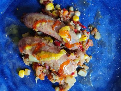 Aštuoni daržovės su kalakutienos dešrelėmis pagrindine nuotrauka