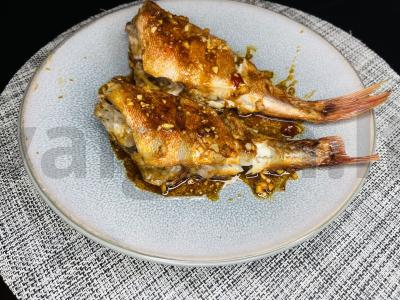 Ešerys, keptas imbiero ir česnako padaže pagrindine nuotrauka