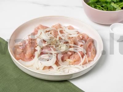 Kalakutienos guliašas su pomidorais savo sultyse Žingsnis 1