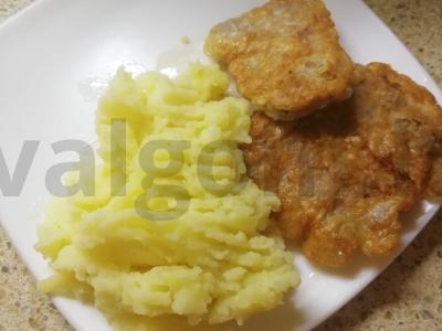 Kiaulienos kotletas su bulvių koše pagrindine nuotrauka