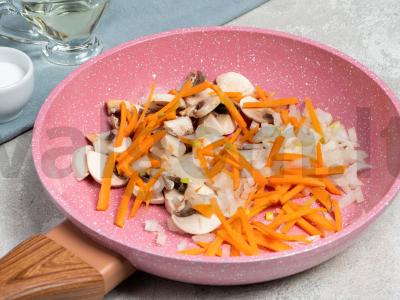 Kalakutienos filė sriuba su grybų sultiniu Žingsnis 2