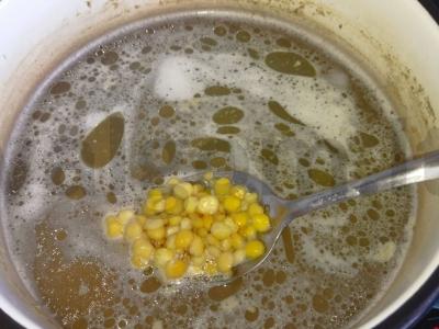 Tirštas žirnių sriuba su rūkytomis dešromis Žingsnis 1