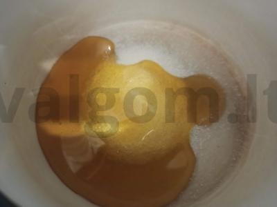 Müsli medaus sirupe Žingsnis 1