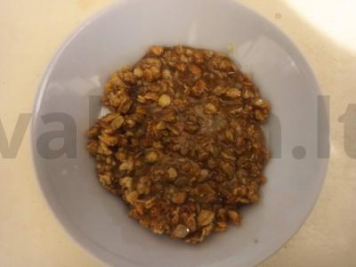 Müsli medaus sirupe pagrindine nuotrauka
