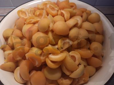 Abrikosų uogienė Žingsnis 1
