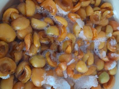 Abrikosų uogienė Žingsnis 3