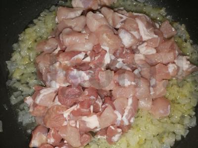 Kiauliena troškinta pomidorų padaže Žingsnis 3