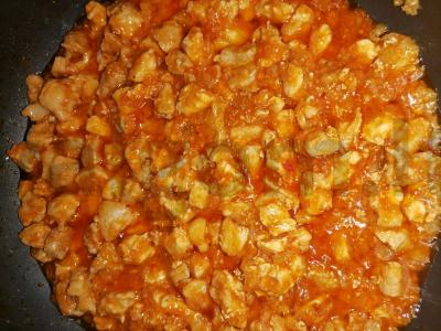 Kiauliena troškinta pomidorų padaže pagrindine nuotrauka