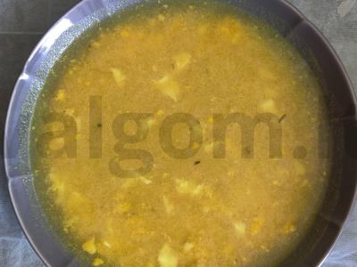 Kukurūzų sriuba su vištos kiaušinio baltymu pagrindine nuotrauka