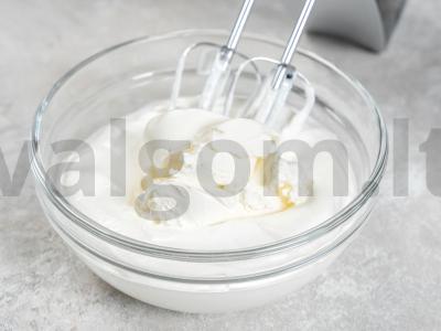 Kremas-sūris tortui su grietinėlėmis ir varškės sūriu Žingsnis 2