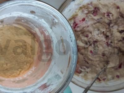 Varškės blynai su avietėmis kukurūzų miltuose Žingsnis 3