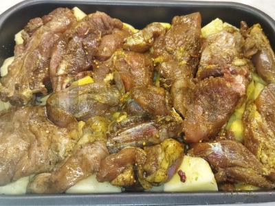 Kaninų mėsa su bulvėmis orkaitėje grietinės padaže Žingsnis 5