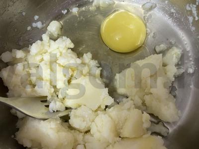 Bulvių kotletai ant kvietinės miltų Žingsnis 1