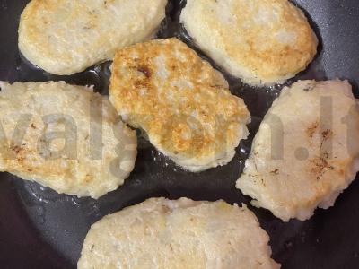 Bulvių kotletai ant kvietinės miltų Žingsnis 5