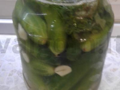 Sūdyti agurkai su česnaku Žingsnis 3