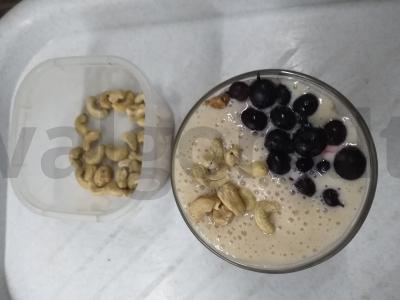 Bananų desertas su granola ir riebia grietine Žingsnis 3